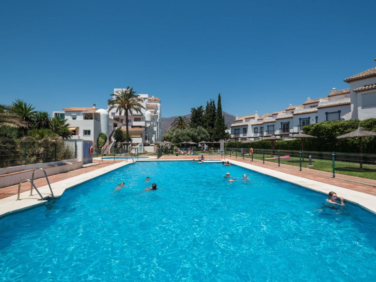 Te koop Middle Floor Apartment Costa Del Sol Estepona € 389.000,-