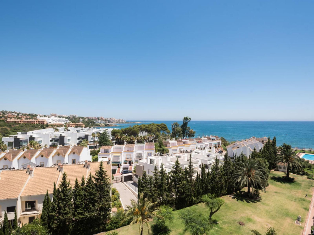 Te koop Middle Floor Apartment Costa Del Sol Estepona € 389.000,-