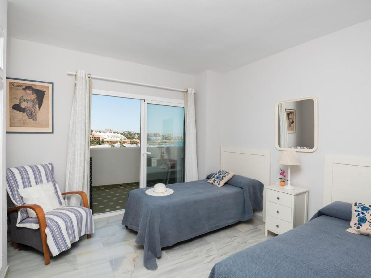 Te koop Middle Floor Apartment Costa Del Sol Estepona € 389.000,-