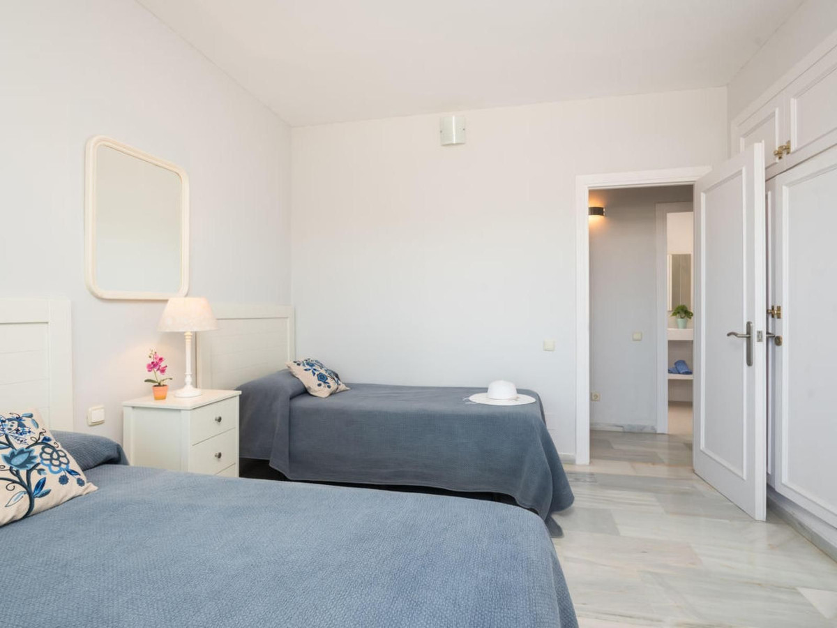 Te koop Middle Floor Apartment Costa Del Sol Estepona € 389.000,-