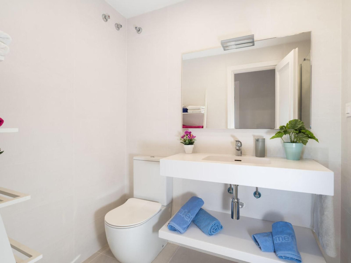 Te koop Middle Floor Apartment Costa Del Sol Estepona € 389.000,-