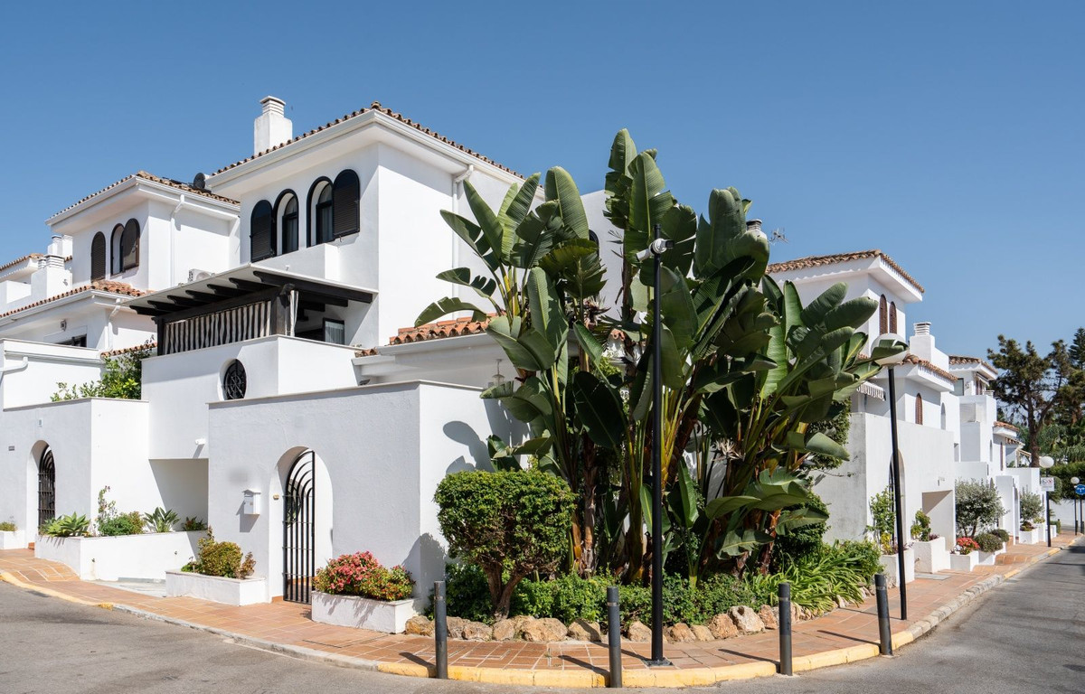 Te koop Herenhuis Costa Del Sol Costalita € 680.000,-
