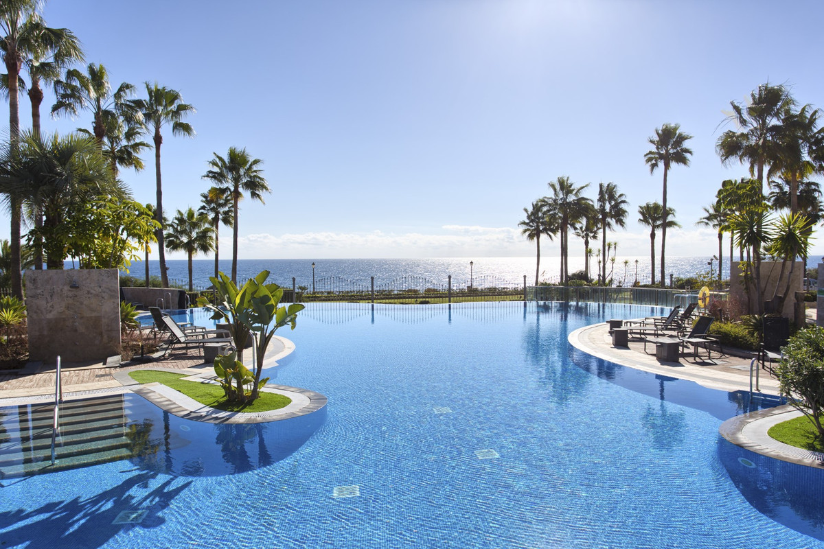 Te koop Middle Floor Apartment Costa Del Sol Estepona € 605.000,-