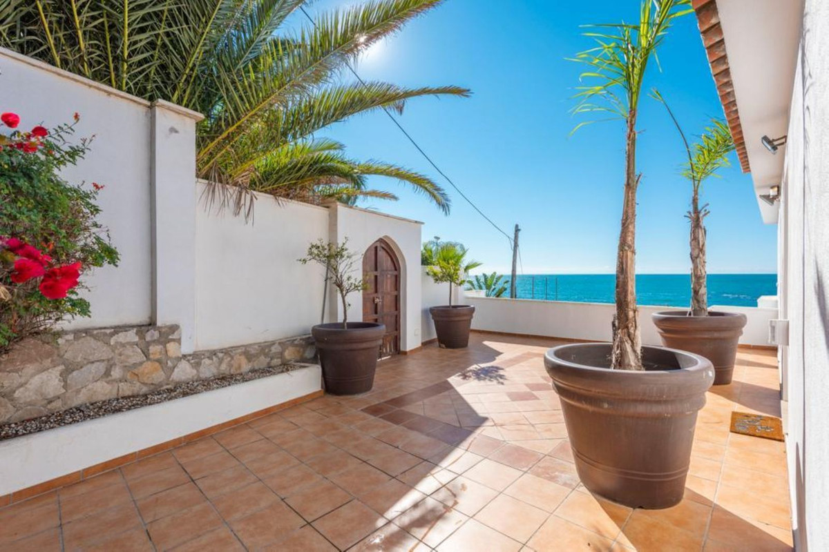 Te koop Vrijstaande Villa Costa Del Sol El Chaparral € 1.350.000,-