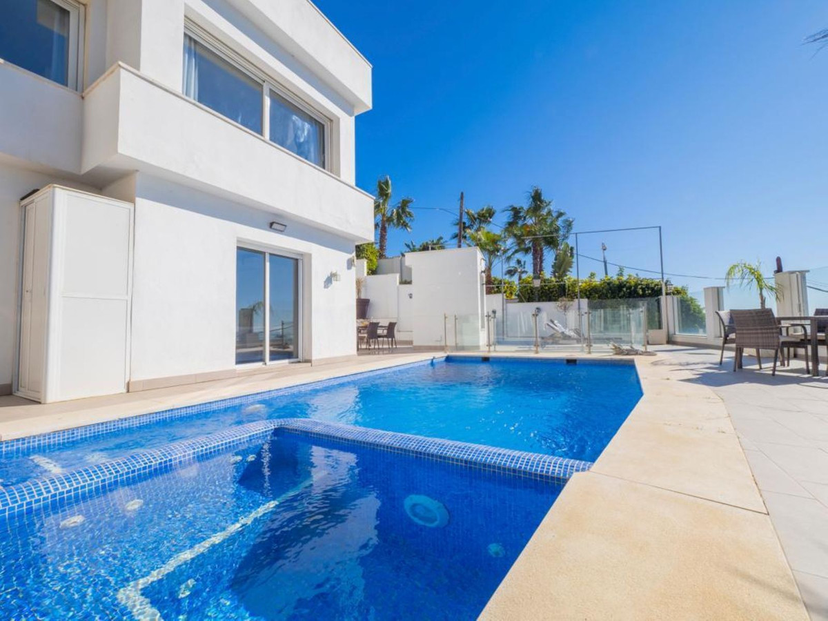 Te koop Vrijstaande Villa Costa Del Sol El Chaparral € 1.350.000,-