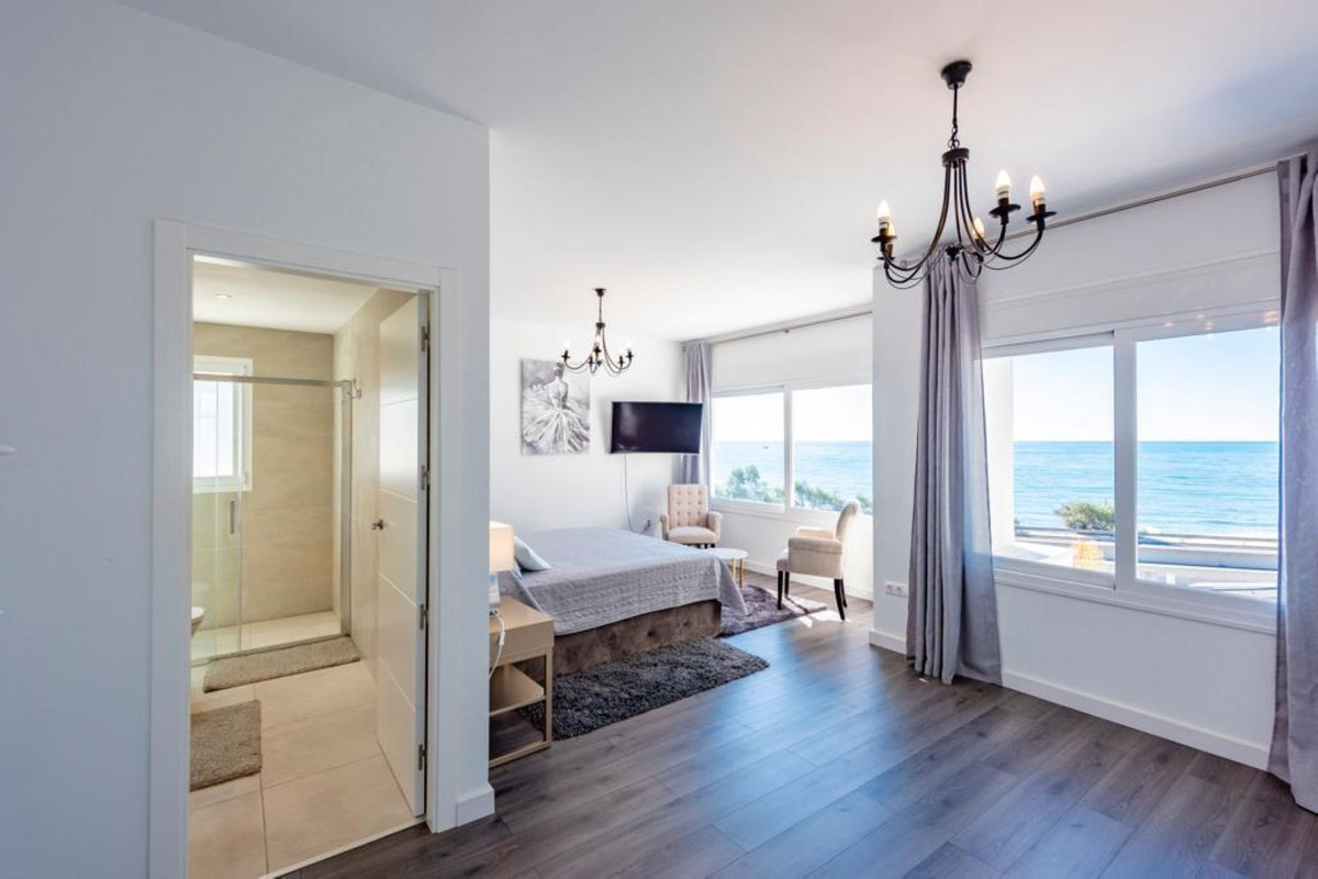 Te koop Vrijstaande Villa Costa Del Sol El Chaparral € 1.350.000,-