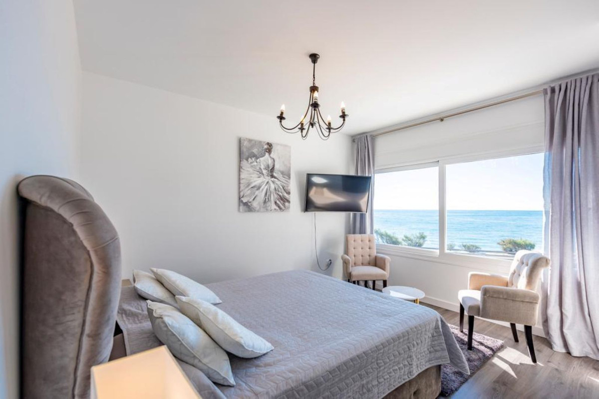 Te koop Vrijstaande Villa Costa Del Sol El Chaparral € 1.350.000,-