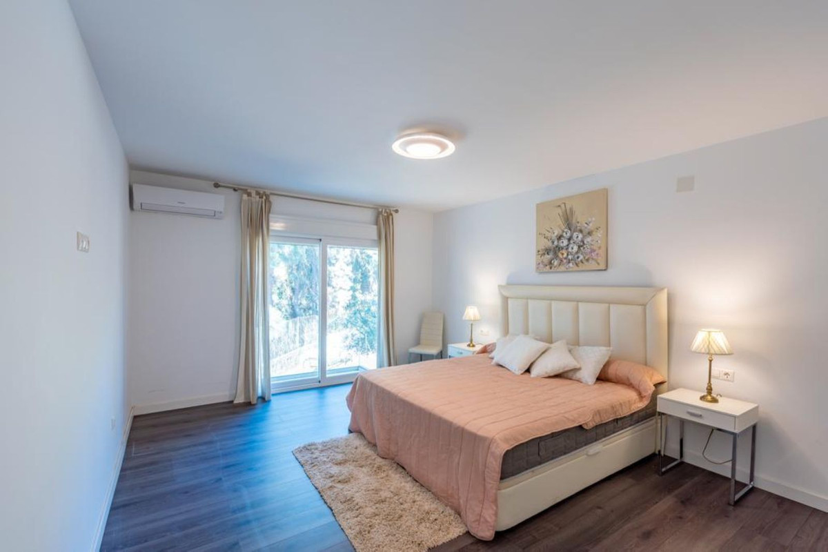 Te koop Vrijstaande Villa Costa Del Sol El Chaparral € 1.350.000,-