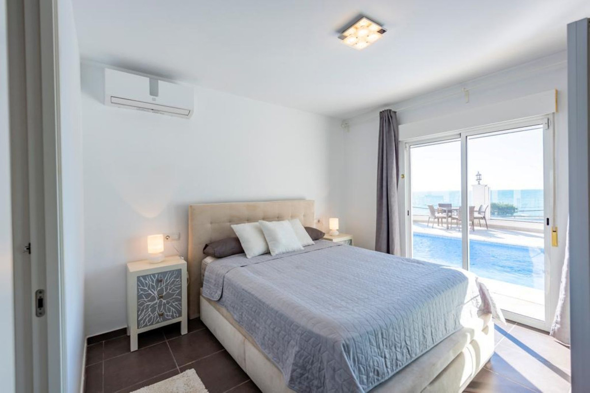 Te koop Vrijstaande Villa Costa Del Sol El Chaparral € 1.350.000,-