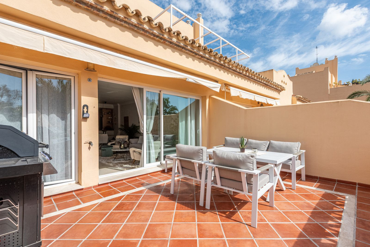 Te koop Middle Floor Apartment Costa Del Sol Elviria € 359.000,-