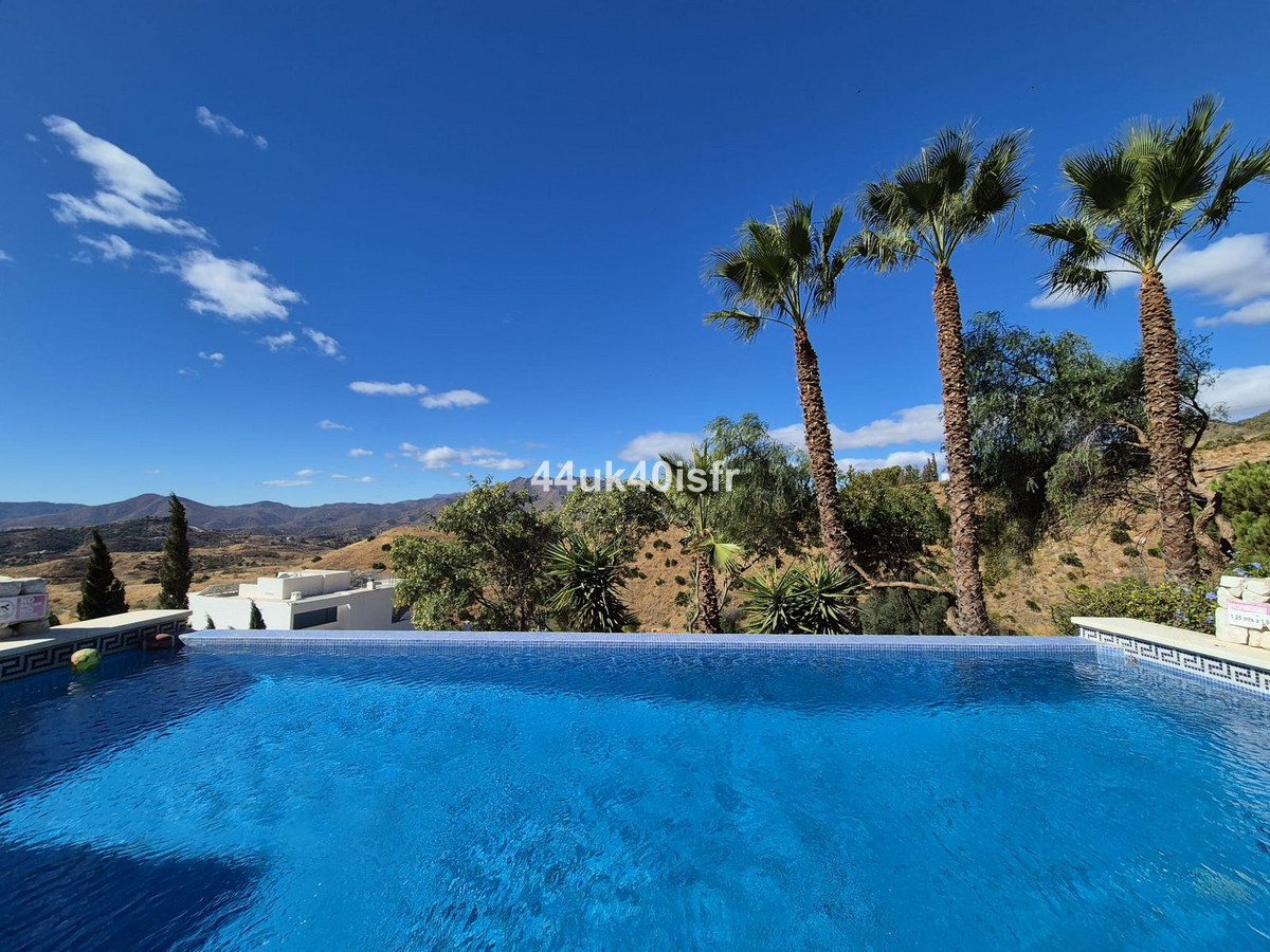 Te koop Vrijstaande Villa Costa Del Sol Valtocado € 1.500.000,-