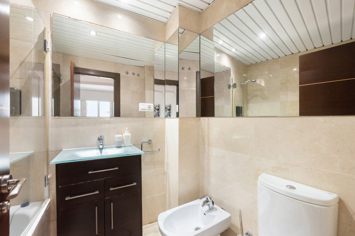 Te koop Middle Floor Apartment Costa Del Sol Málaga € 425.000,-