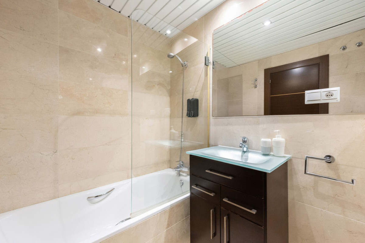 Te koop Middle Floor Apartment Costa Del Sol Málaga € 425.000,-