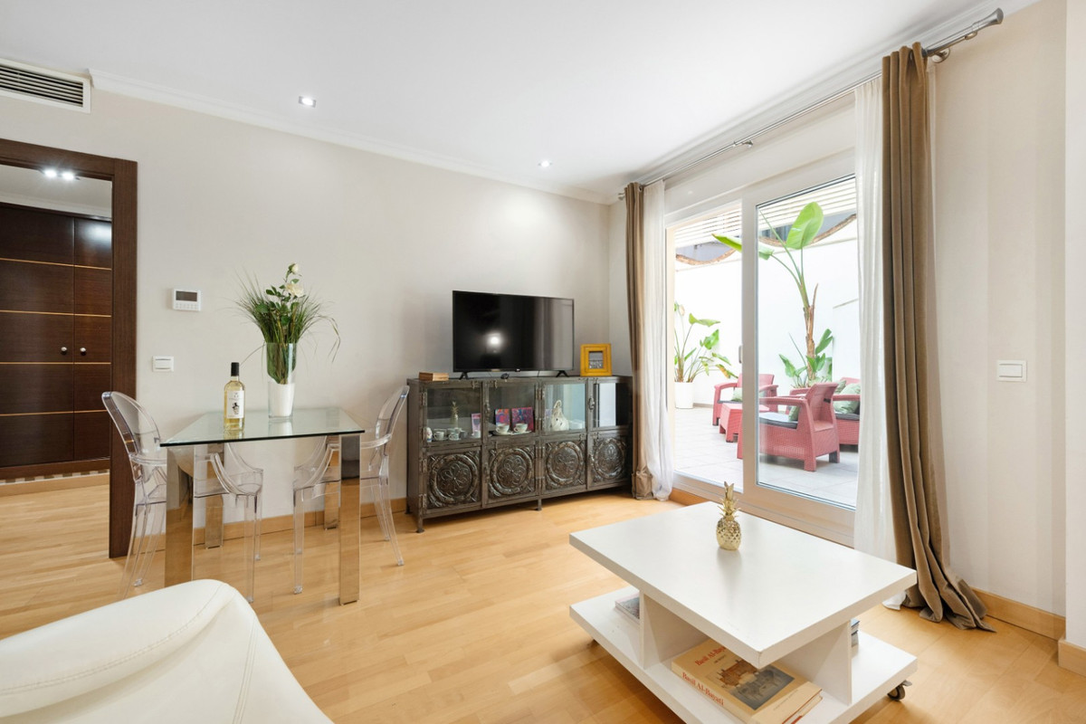 Te koop Middle Floor Apartment Costa Del Sol Málaga € 425.000,-