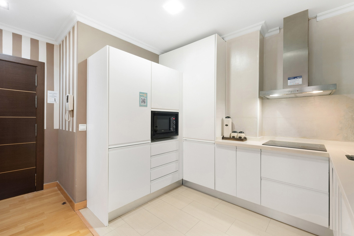 Te koop Middle Floor Apartment Costa Del Sol Málaga € 425.000,-