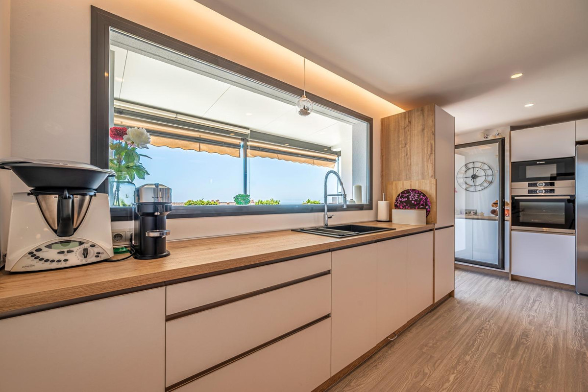 Te koop Middle Floor Apartment Costa Del Sol Benalmadena Pueblo € 498.000,-