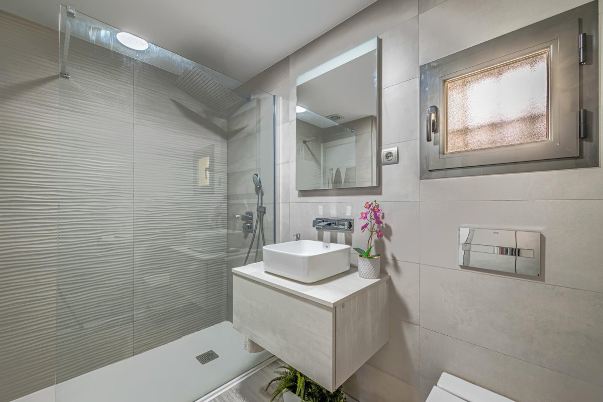 Te koop Middle Floor Apartment Costa Del Sol Benalmadena Pueblo € 498.000,-