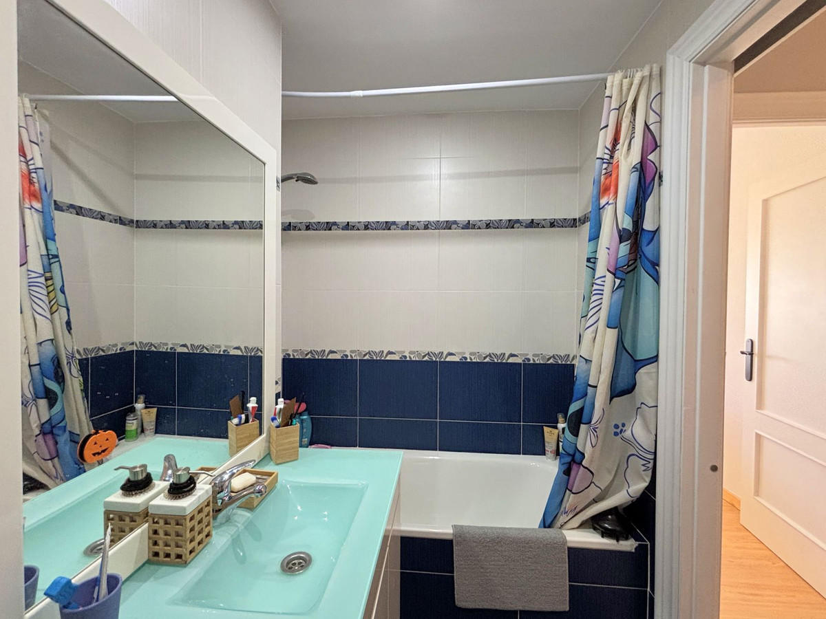Te koop Middle Floor Apartment Costa Del Sol Estepona € 380.000,-