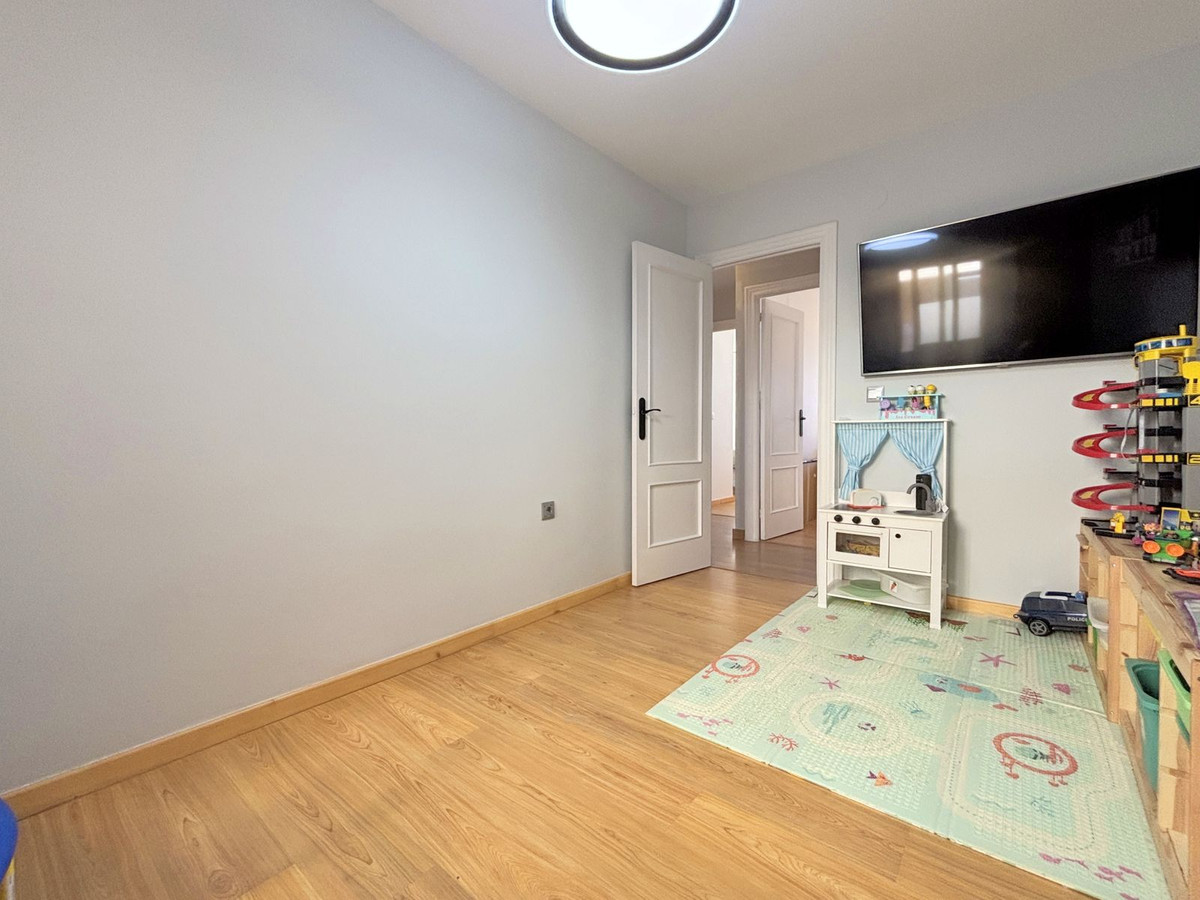 Te koop Middle Floor Apartment Costa Del Sol Estepona € 380.000,-