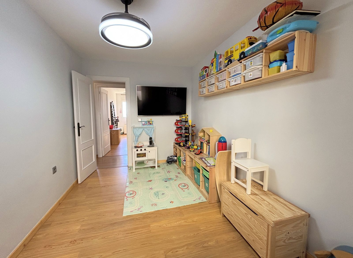 Te koop Middle Floor Apartment Costa Del Sol Estepona € 380.000,-