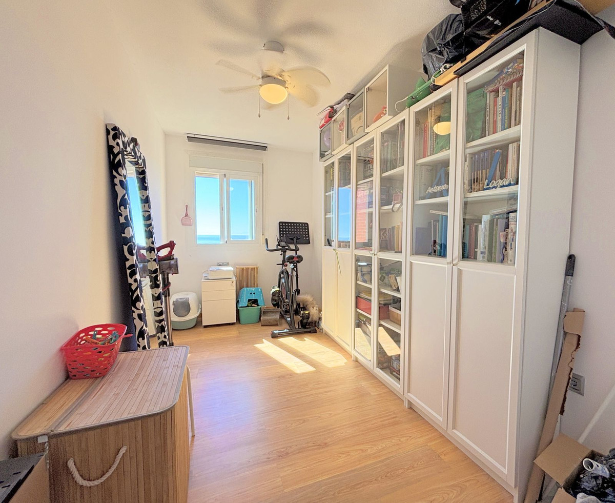 Te koop Middle Floor Apartment Costa Del Sol Estepona € 380.000,-