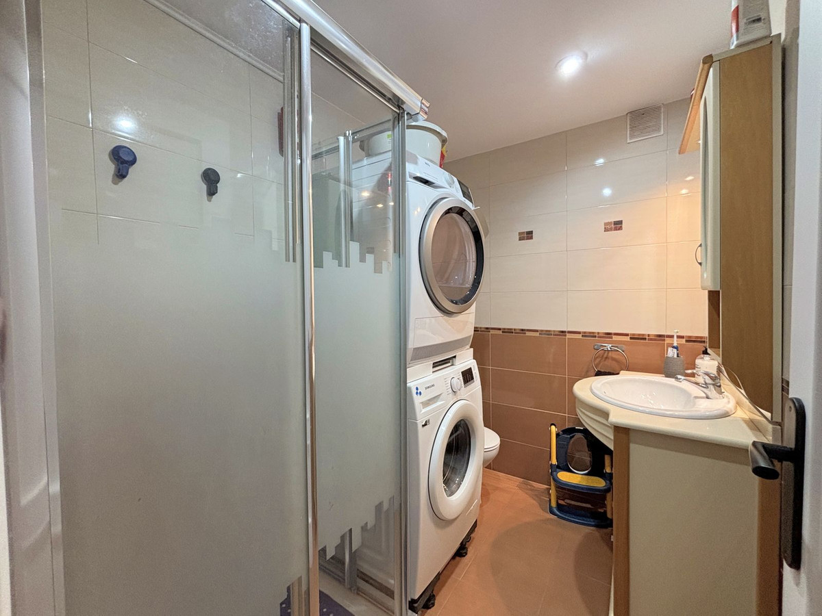 Te koop Middle Floor Apartment Costa Del Sol Estepona € 380.000,-
