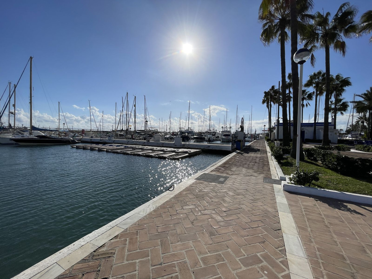 Te koop Middle Floor Apartment Costa Del Sol Estepona € 380.000,-