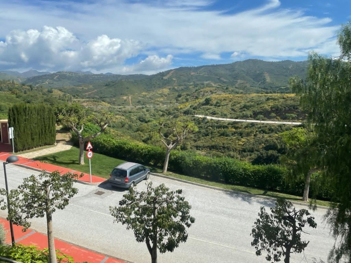 Te koop Middle Floor Apartment Costa Del Sol Elviria € 505.000,-