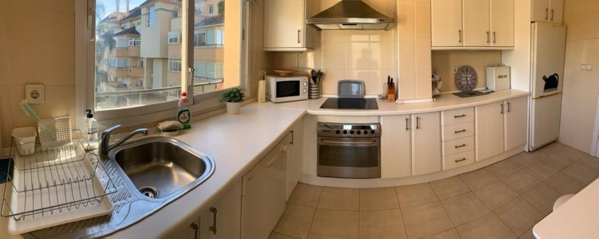 Te koop Middle Floor Apartment Costa Del Sol Elviria € 505.000,-