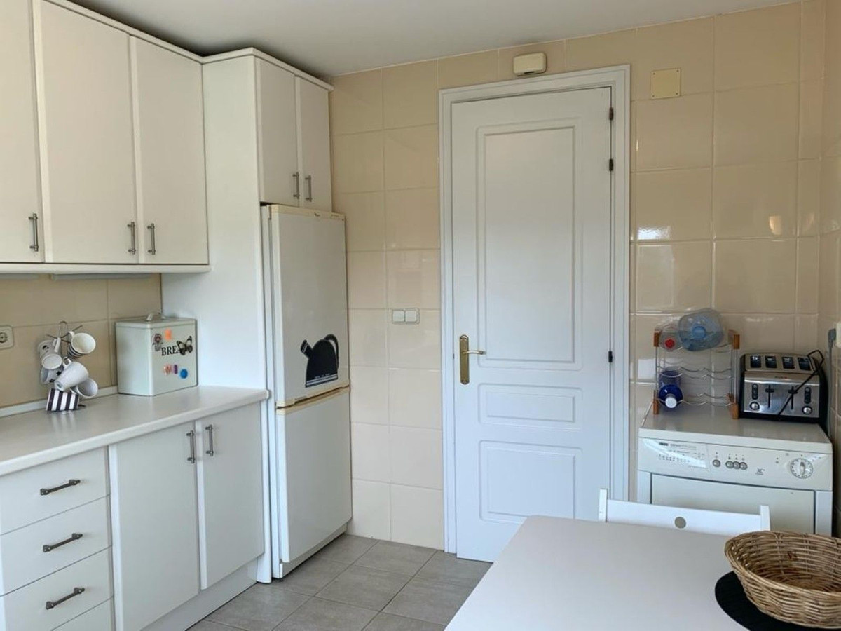 Te koop Middle Floor Apartment Costa Del Sol Elviria € 505.000,-