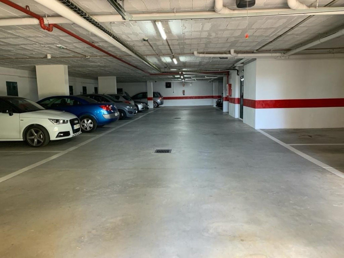 Te koop Middle Floor Apartment Costa Del Sol Elviria € 505.000,-