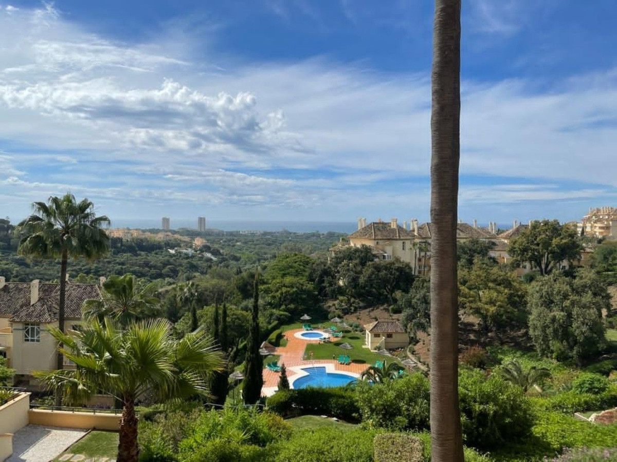 Te koop Middle Floor Apartment Costa Del Sol Elviria € 505.000,-