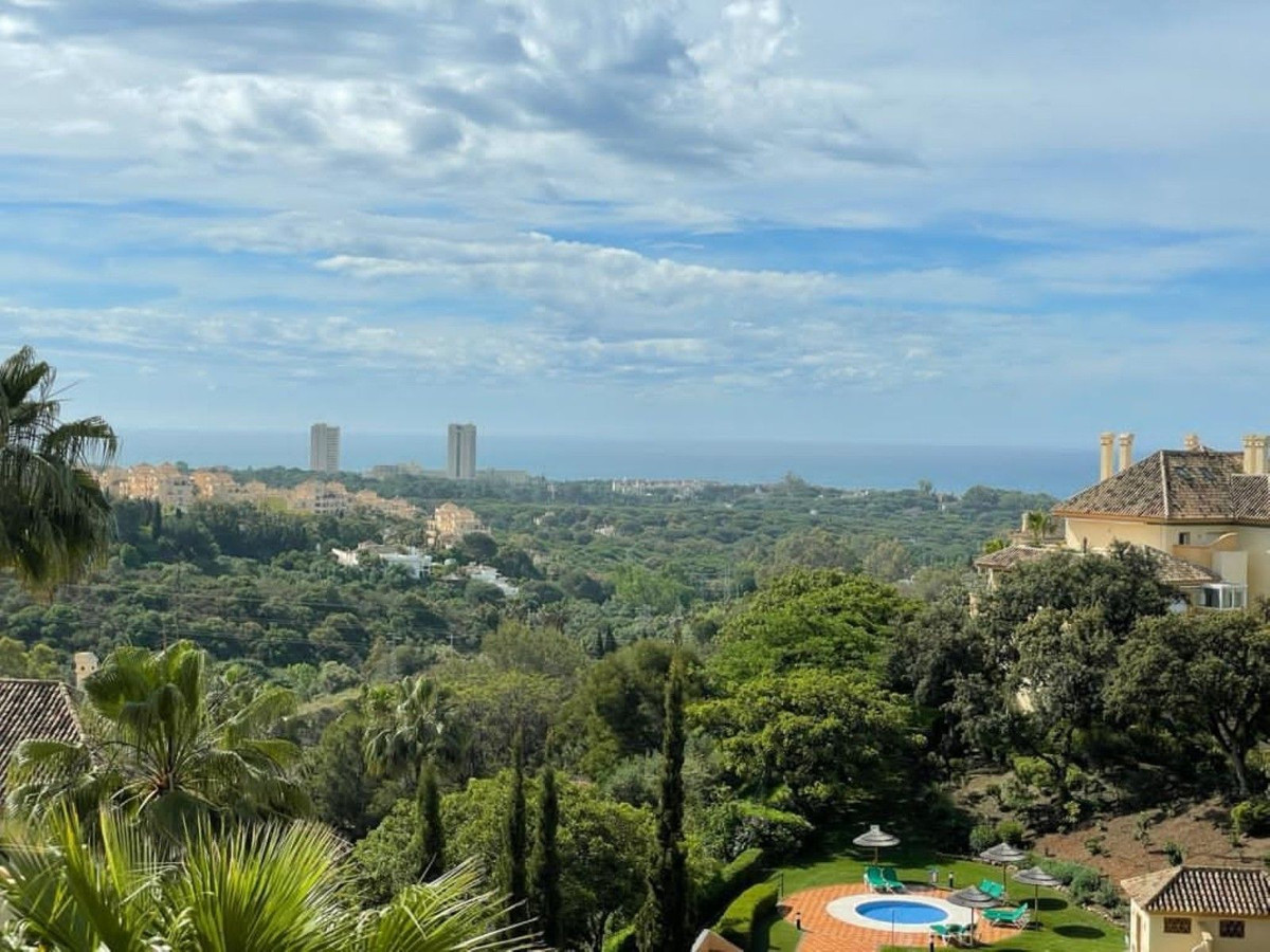 Te koop Middle Floor Apartment Costa Del Sol Elviria € 505.000,-