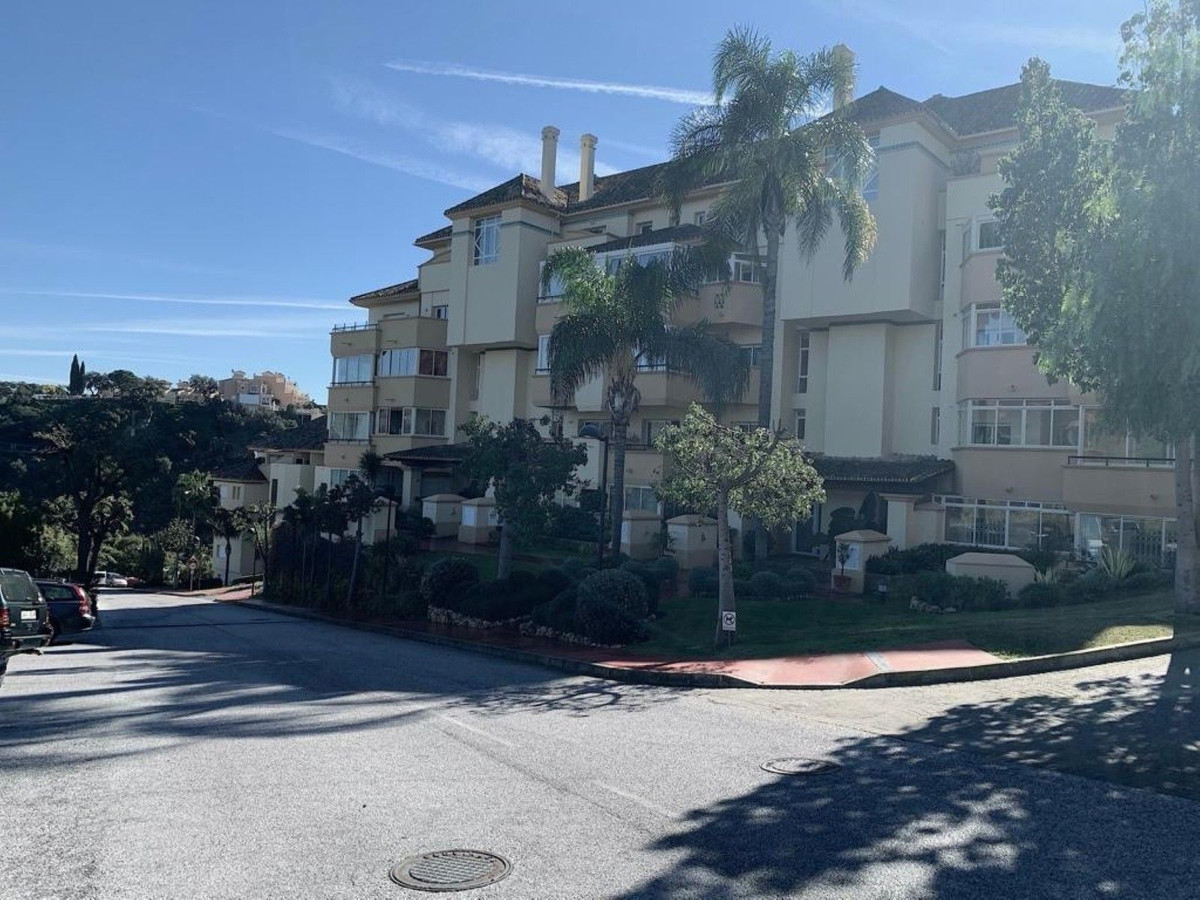 Te koop Middle Floor Apartment Costa Del Sol Elviria € 505.000,-