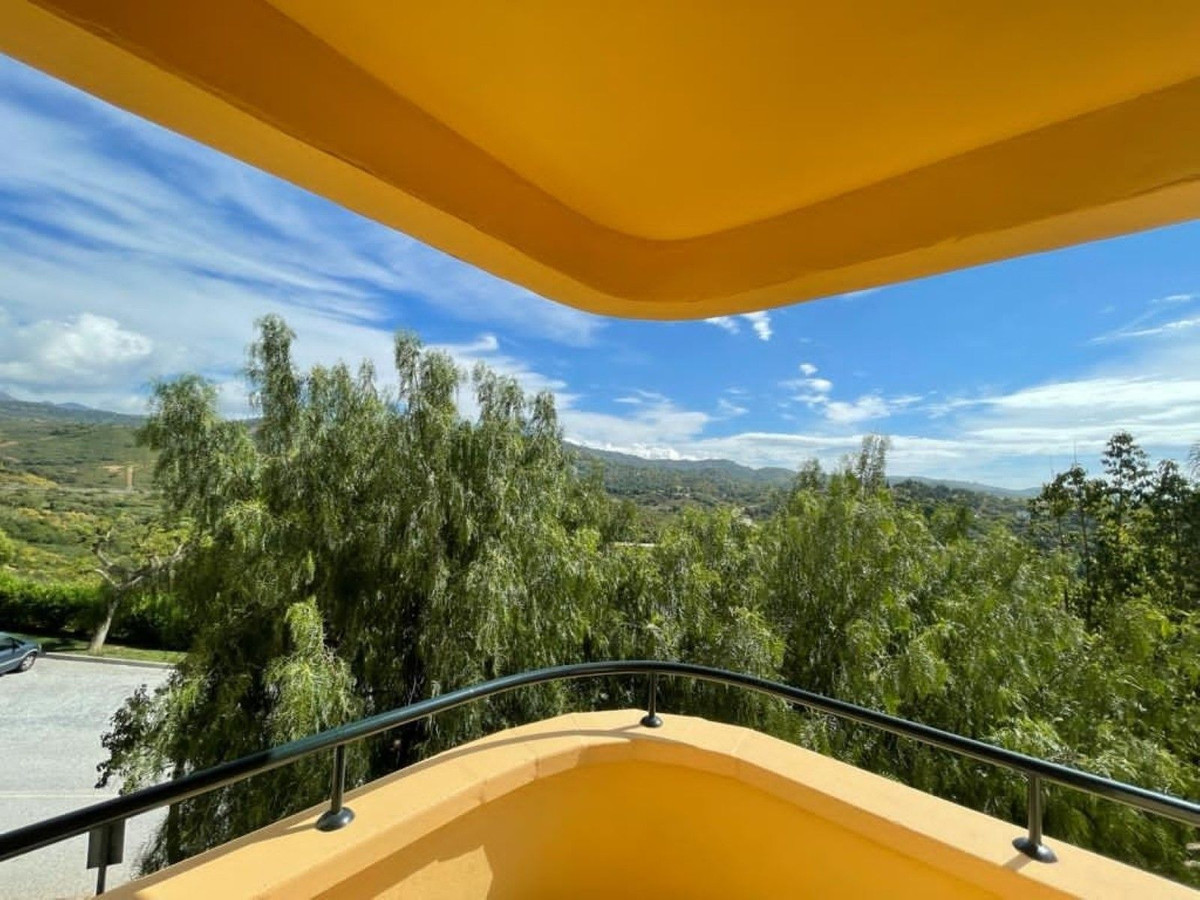 Te koop Middle Floor Apartment Costa Del Sol Elviria € 505.000,-