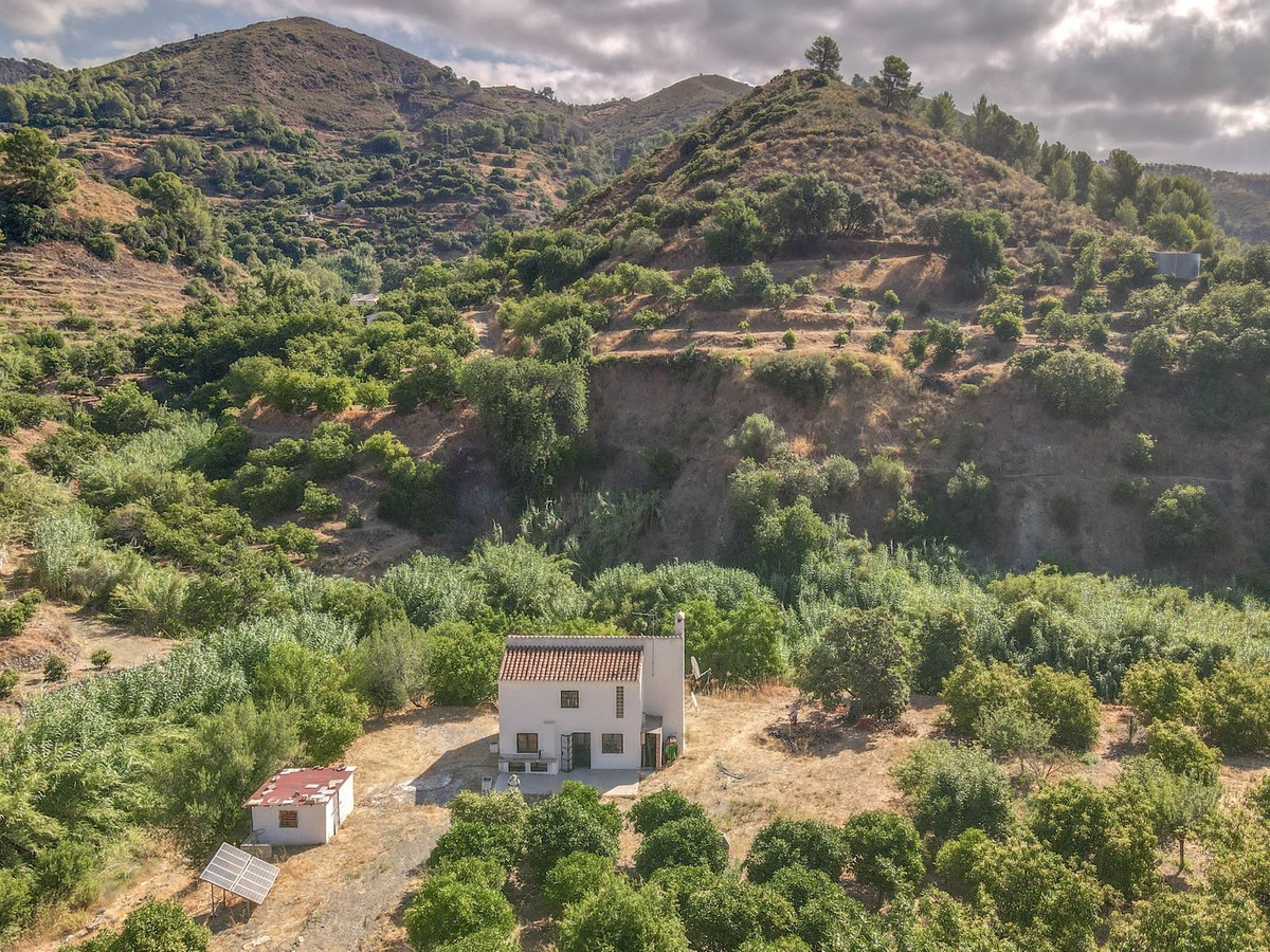 Te koop Herenhuis Costa Del Sol Yunquera € 180.000,-
