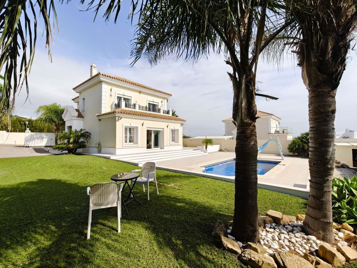 Te koop Vrijstaande Villa Costa Del Sol Torreguadiaro € 750.000,-