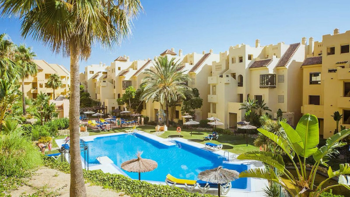 Te koop Middle Floor Apartment Costa Del Sol La Duquesa € 375.000,-
