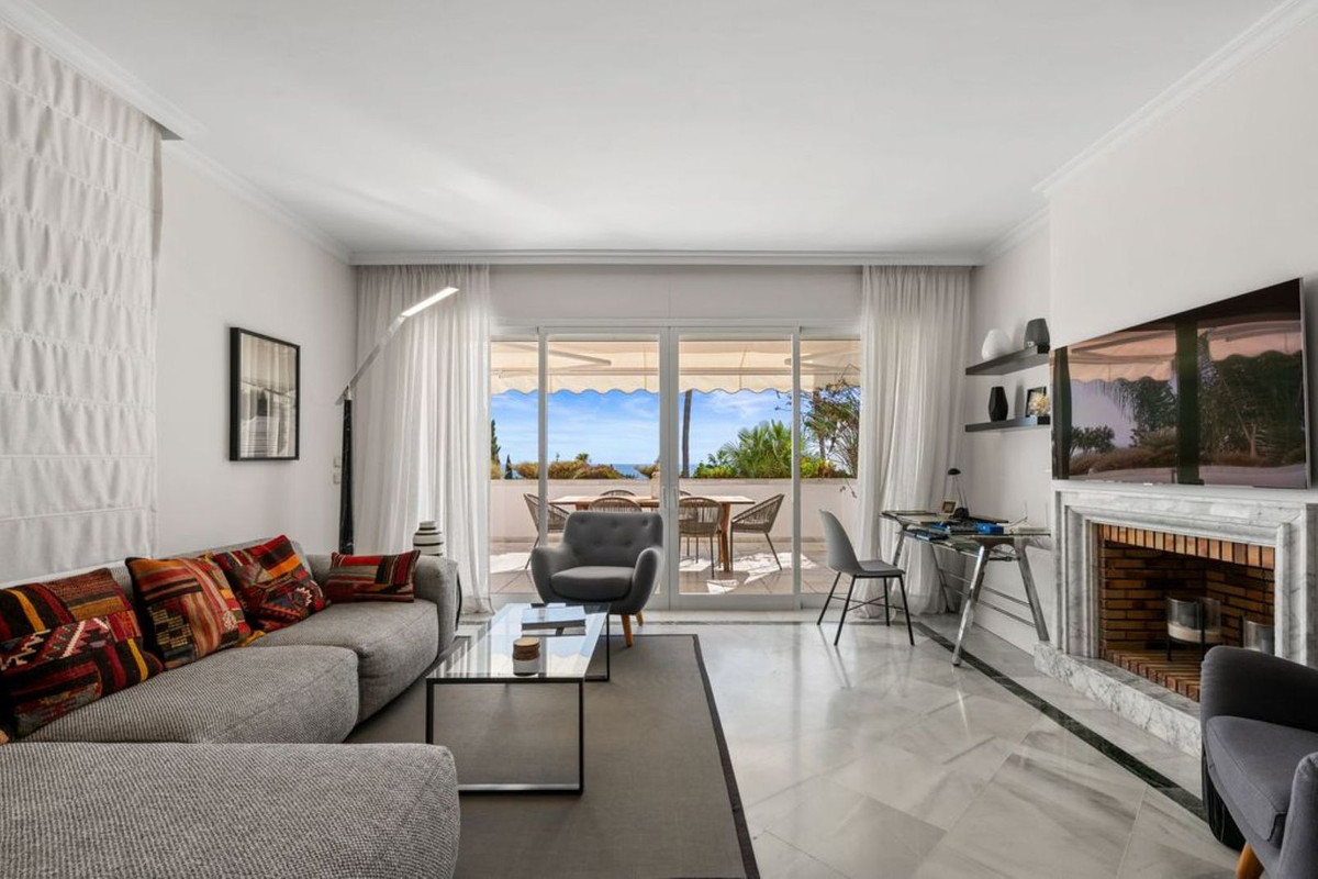 Te koop Middle Floor Apartment Costa Del Sol Bahía De Marbella € 975.000,-