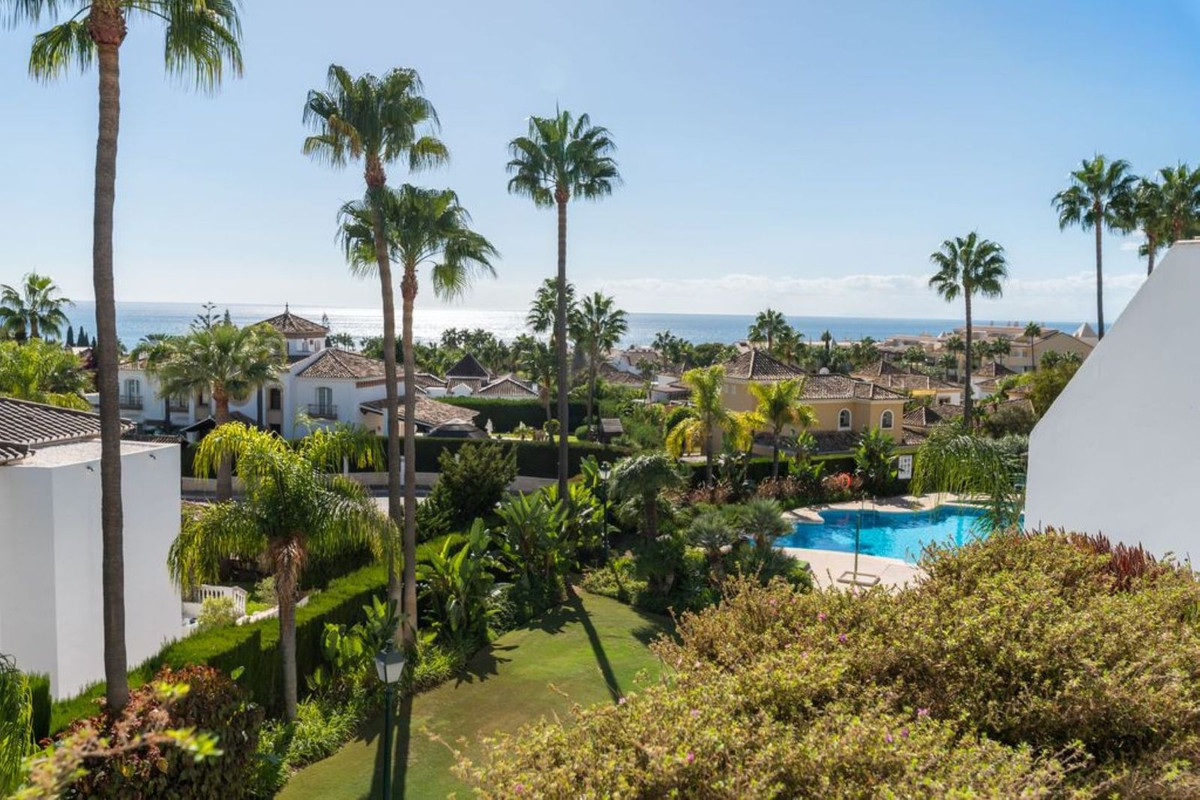 Te koop Middle Floor Apartment Costa Del Sol Bahía De Marbella € 975.000,-