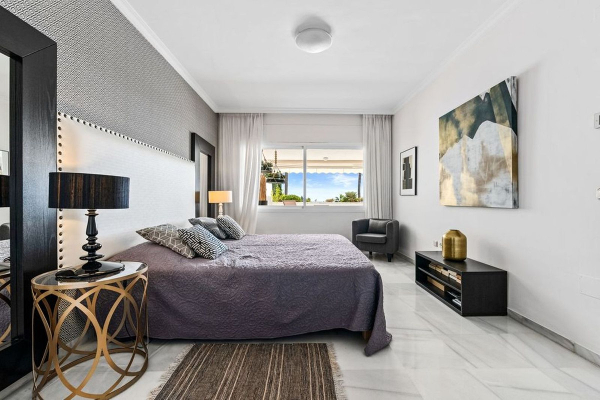 Te koop Middle Floor Apartment Costa Del Sol Bahía De Marbella € 975.000,-