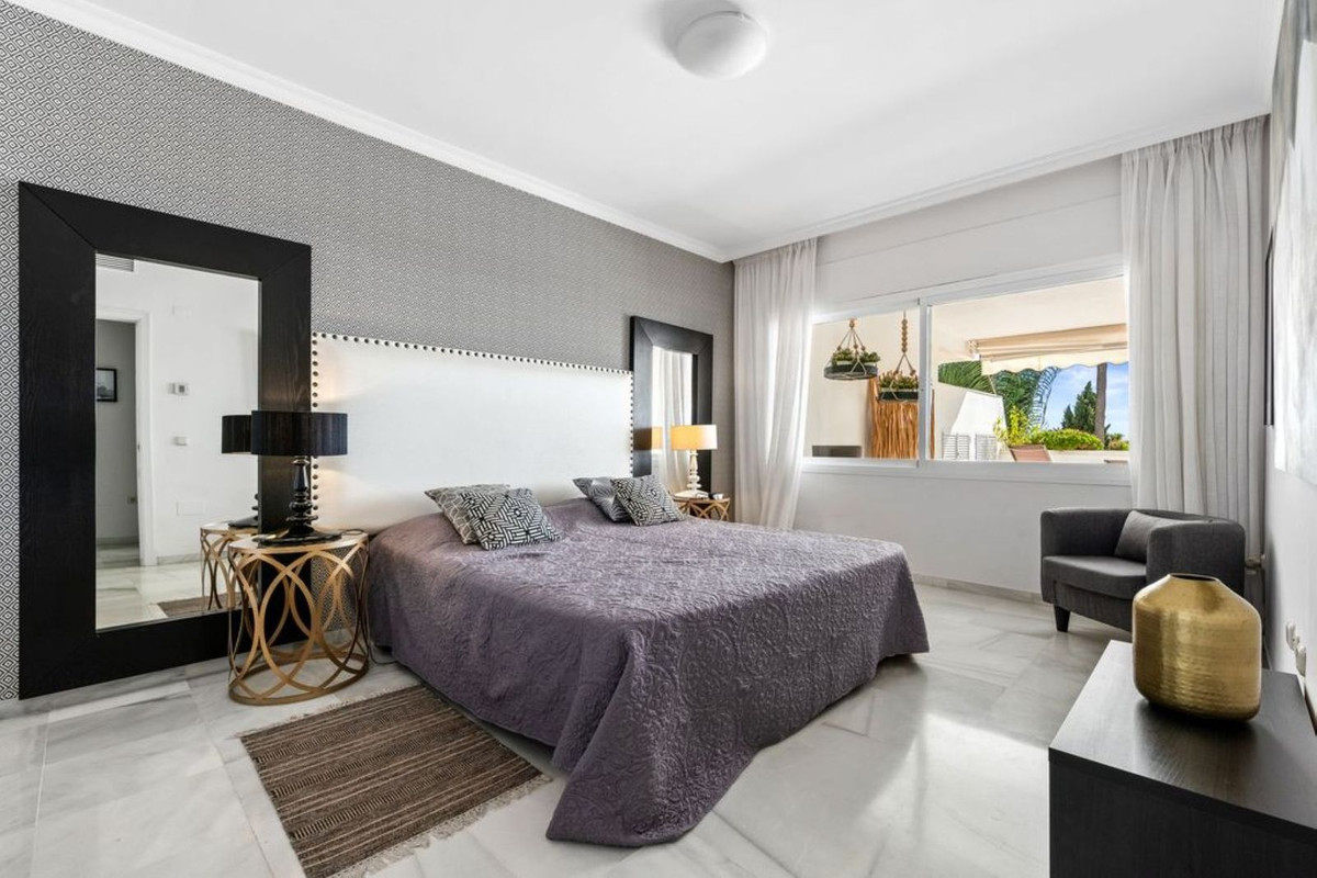 Te koop Middle Floor Apartment Costa Del Sol Bahía De Marbella € 975.000,-