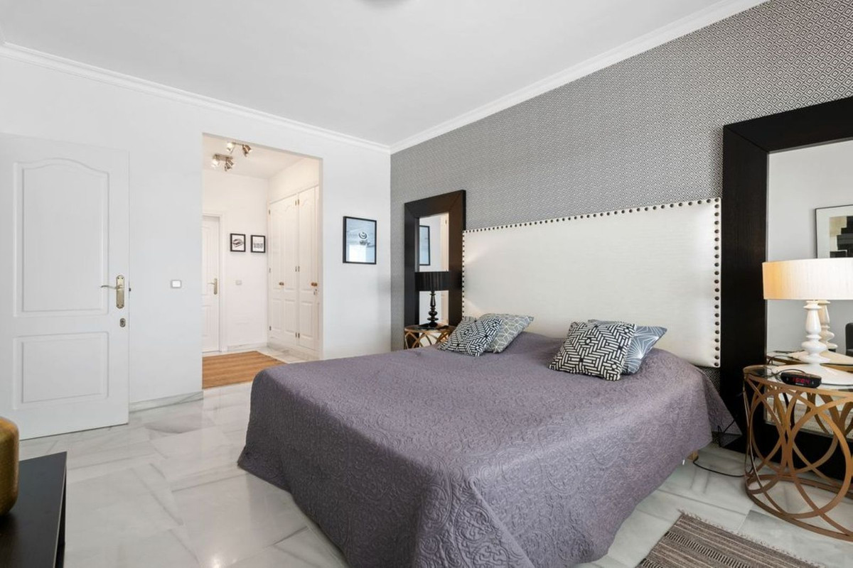 Te koop Middle Floor Apartment Costa Del Sol Bahía De Marbella € 975.000,-