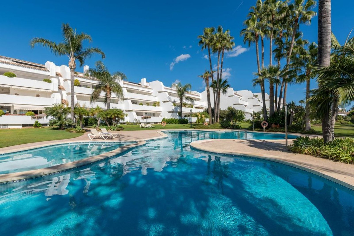 Te koop Middle Floor Apartment Costa Del Sol Bahía De Marbella € 975.000,-