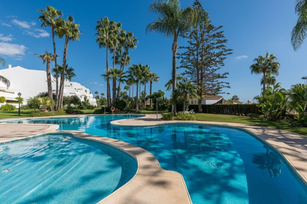 Te koop Middle Floor Apartment Costa Del Sol Bahía De Marbella € 975.000,-