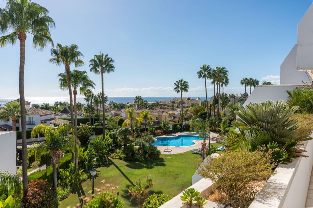 Te koop Middle Floor Apartment Costa Del Sol Bahía De Marbella € 975.000,-
