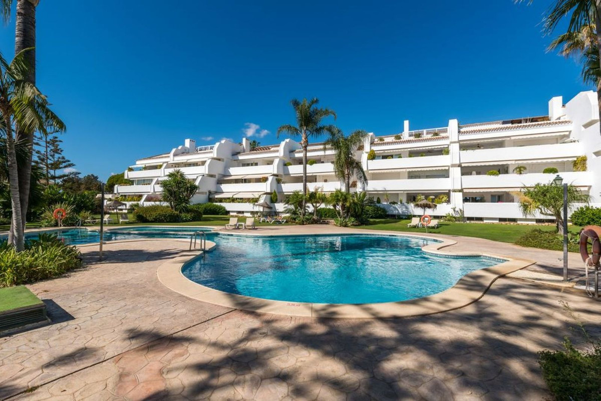 Te koop Middle Floor Apartment Costa Del Sol Bahía De Marbella € 975.000,-