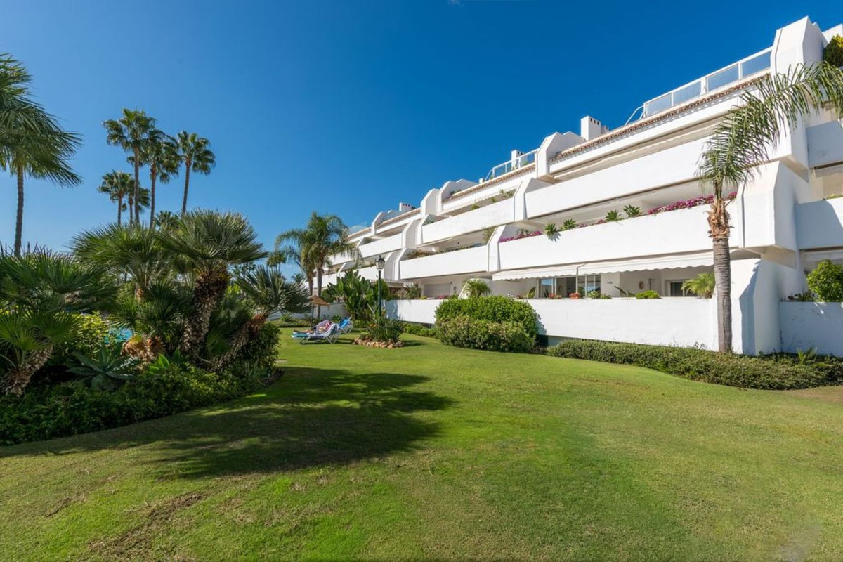 Te koop Middle Floor Apartment Costa Del Sol Bahía De Marbella € 975.000,-