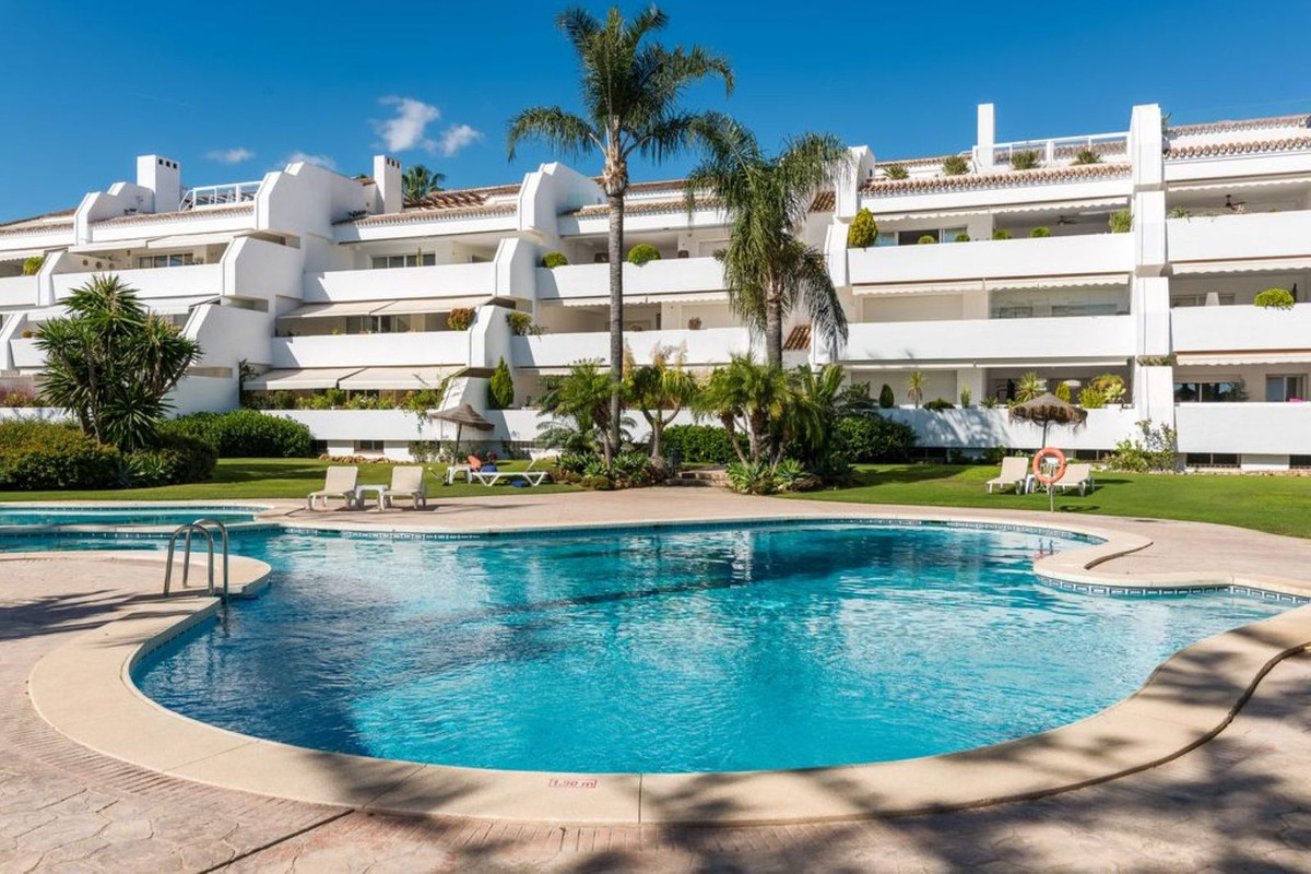 Te koop Middle Floor Apartment Costa Del Sol Bahía De Marbella € 975.000,-