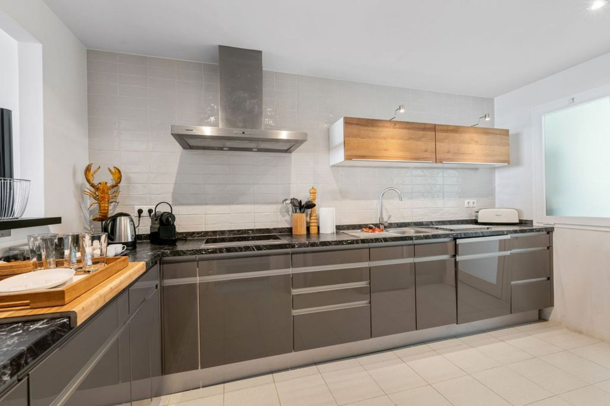Te koop Middle Floor Apartment Costa Del Sol Bahía De Marbella € 975.000,-